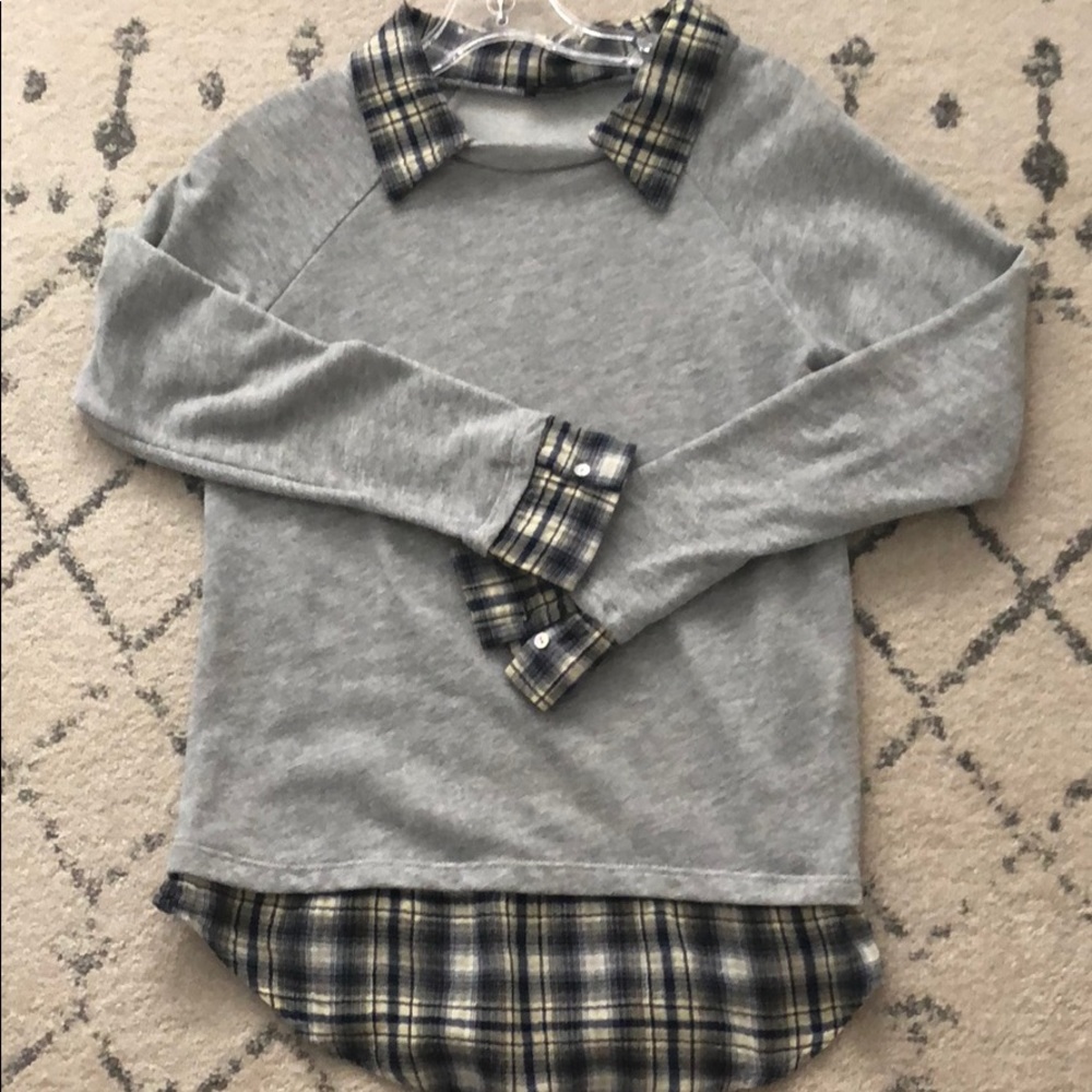 Gray long sleeve shirt